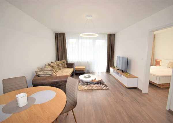 VEĽMI PEKNÝ DVOJIZBOVÝ BYT S KLIMATIZÁCIOU A PARKINGOM(60M2) V NOVOSTAVBE STEIN - STARÉ MESTOMESTO