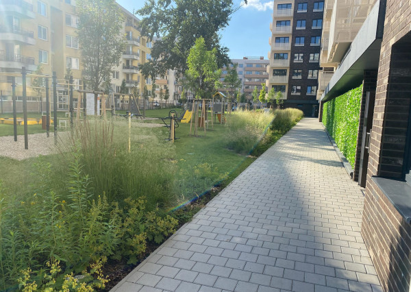 PREDAJ MODERNEJ 2 IZBOVEJ NOVOSTAVBY  S BALKÓNOM A PIVNIČNOU KOBKOU