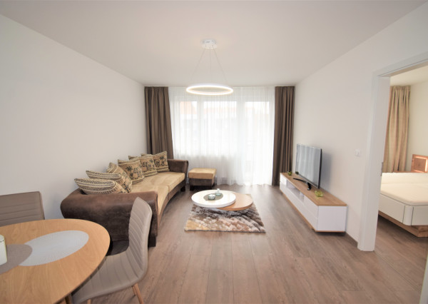 VEĽMI PEKNÝ DVOJIZBOVÝ BYT S KLIMATIZÁCIOU A PARKINGOM(60M2) V NOVOSTAVBE STEIN - STARÉ MESTOMESTO