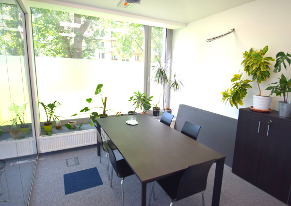 OBCHODNÉ PRIESTORY, KANCELÁRIE NA RAČIANSKEJ ULICI S PARKOVACÍMI MIESTAMI ZA VÝBORNÚ CENU