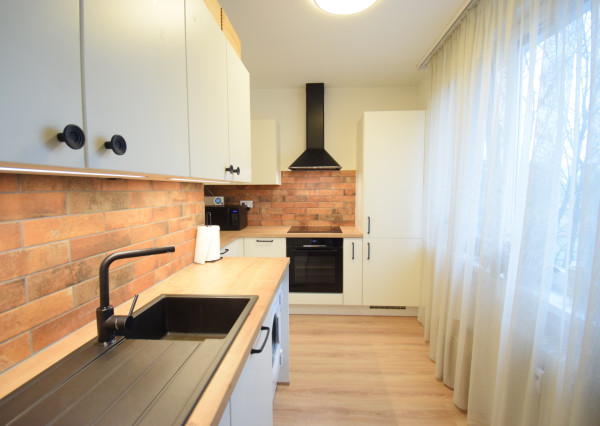 PREDAJ KRÁSNEHO,KOMPLETNE ZREKONŠTRUOVANÉHO 3 IZBOVÉHO BYTU (70 M2)V RUŽINOVE VO VÝBORNEJ LOKALITE PLNEJ ZELENE