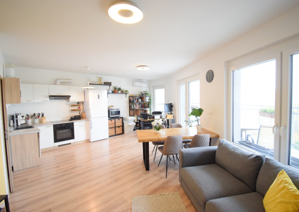 REZERVOVANÝ - PREDAJ KRÁSNEJ 2 - IZBOVEJ NOVOSTAVBY(84,3M2) S VEĽKOU TERASOU(26,70m2),PARKOVACÍM MIESTOM A PIVNIČNOU KOBKOU