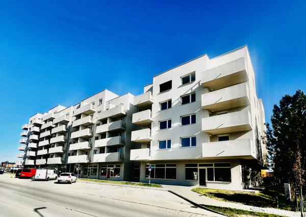 PRIESTRANNÝ 3-IZBOVÝ BYT S VEĽKOU LOGGIOU (89M2) V ŠTANDARDE S KUCHYNSKOU LINKOU, VEĽKÝ WALK IN ŠATNÍK