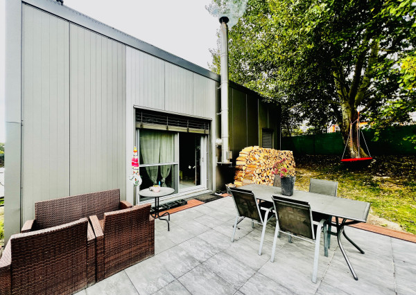 KOMPLETNE ZARIADENÝ 4- IZBOVÝ MOBILNÝ DOM S TERASOU S KRÁSNYM SLNEČNÝM POZEMKOM (1427M2) - PEKNÁ CESTA RAČA