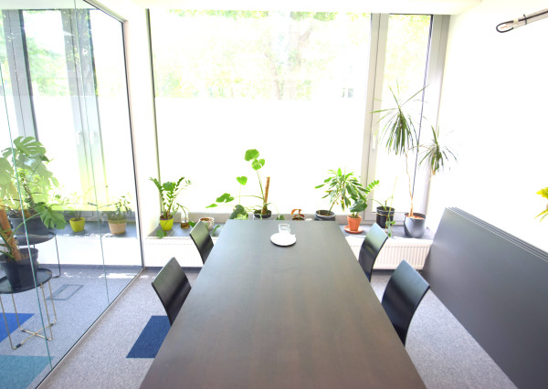 OBCHODNÉ PRIESTORY, KANCELÁRIE NA RAČIANSKEJ ULICI S PARKOVACÍMI MIESTAMI ZA VÝBORNÚ CENU