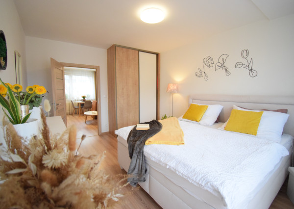 VEĽMI PEKNÝ, KVALITNE ZREKONŠTRUOVANÝ 3-IZBOVÝ BYT (70 M2)V RUŽINOVE VO VÝBORNEJ LOKALITE PLNEJ ZELENE