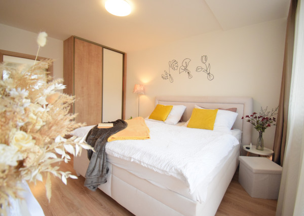 VEĽMI PEKNÝ, KVALITNE ZREKONŠTRUOVANÝ 3-IZBOVÝ BYT (70 M2)V RUŽINOVE VO VÝBORNEJ LOKALITE PLNEJ ZELENE