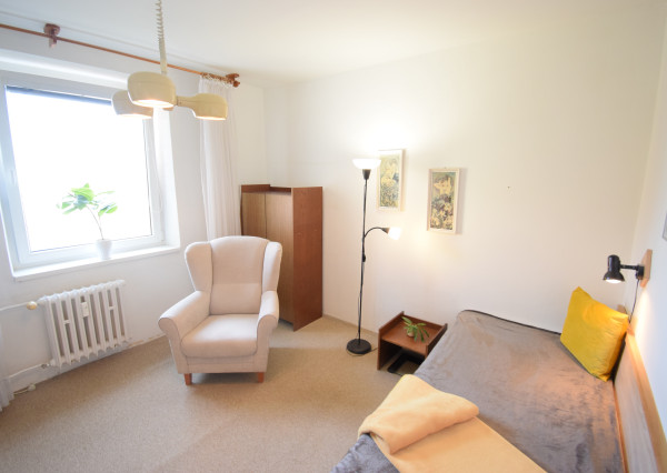 PRENÁJOM IZBY V 3 IZBOVOM BYTE NA AZALKOVEJ ULICI