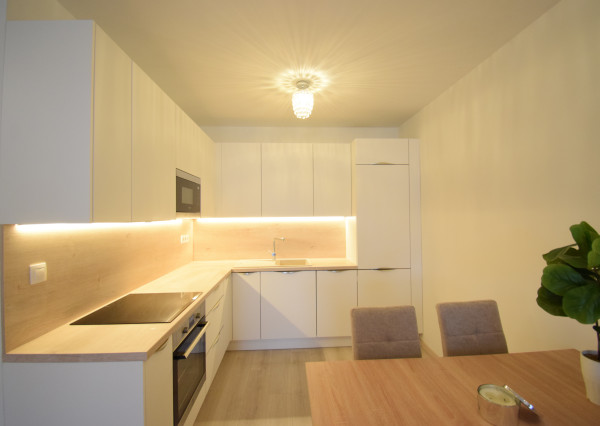 PRENÁJOM  KRÁSNEJ 2 - IZBOVEJ NOVOSTAVBY S BALKÓNOM A  PARKOVACÍM MIESTOM