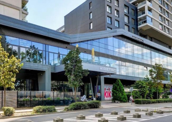 VEĽKÉ PARKOVACIE MIESTO NA PRENÁJOM (19M2)- POLYFUNKČNÝ OBJEKT RETRO - NEVÁDZOVA Ul.