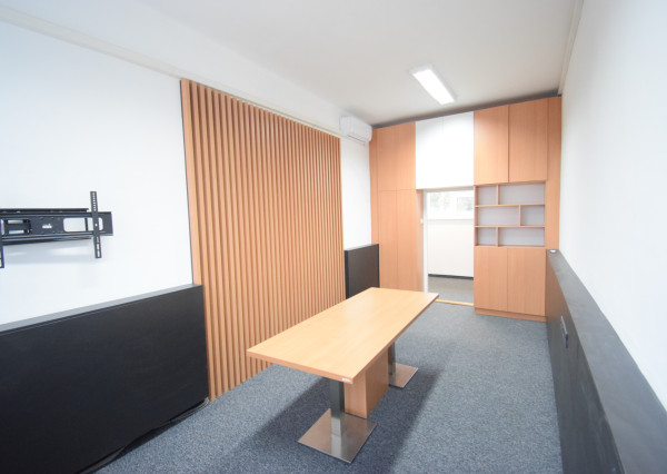 PRENÁJOM POSLEDNÝCH DVOCH ZARIADENÝCH KANCELÁRIÍ S PARKOVACÍMI MIESTAMI - FREKVENTOVANÁ IVANSKÁ CESTA