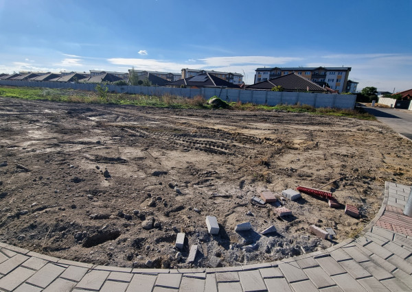 ROŽNÝ VOĽNÝ STAVEBNÝ POZEMOK (612M2),  SKVELÁ POLOHA -  MOST PRI BRATISLAVE