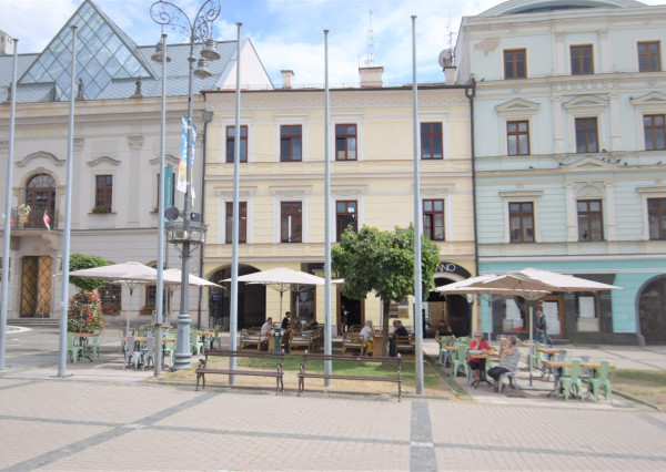 NÁDHERNÁ HISTORICKÁ BUDOVA   V CENTRE BANSKEJ BYSTRICE (1700m2)