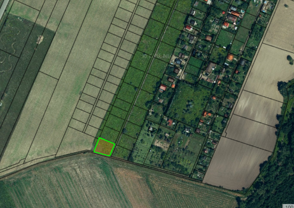 PEKNÝ REKREAČNÝ POZEMOK (ZÁHRADA, 818M2) V ČUNOVE