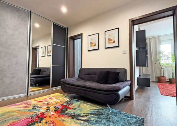 VEĽMI PEKNÝ, KVALITNE ZREKONŠTRUOVANÝ 4-IZBOVÝ BYT V PETRŽALKE VO VÝBORNEJ LOKALITE PLNEJ ZELENE