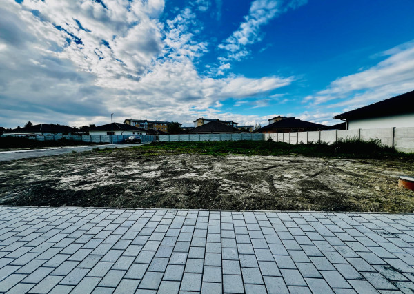 PEKNÝ STAVEBNÝ POZEMOK (605M2)SO SIEŤAMI V NOVOVYBUDOVANEJ LOKALITE RODINNÝCH DOMOV - MOST PRI BRATISLAVE