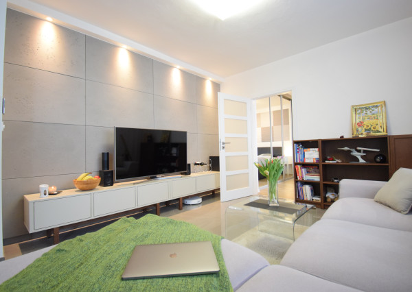 PRENÁJOM DIZAJNOVÉHO 2 - IZBOVÉHO BYTU SO ŠATNÍKOM A BALKÓNOM NA TRNÁVKE