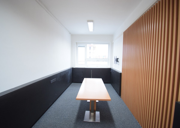 PRENÁJOM POSLEDNÝCH DVOCH ZARIADENÝCH KANCELÁRIÍ S PARKOVACÍMI MIESTAMI - FREKVENTOVANÁ IVANSKÁ CESTA