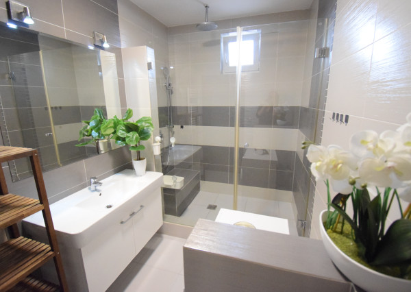 BYT V UZAVRETOM AREÁLI S KRÁSNOU VEĽKOU TERASOU A PARKOVACÍM MIESTOM (151,38m2)