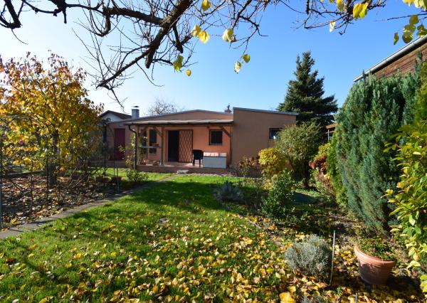 CELOROČNE OBÝVATEĽNÁ 2- IZBOVÁ CHATA S TERASOU A  KRÁSNOU ZÁHRADOU - MOŽNOSŤ TRVALÉHO POBYTU