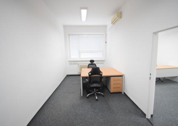 PRENÁJOM POSLEDNÝCH DVOCH ZARIADENÝCH KANCELÁRIÍ S PARKOVACÍMI MIESTAMI - FREKVENTOVANÁ IVANSKÁ CESTA