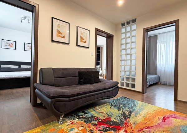 VEĽMI PEKNÝ, KVALITNE ZREKONŠTRUOVANÝ 3,5 - IZBOVÝ BYT V PETRŽALKE VO VÝBORNEJ LOKALITE PLNEJ ZELENE