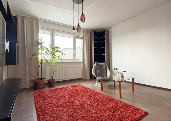 VEĽMI PEKNÝ, KVALITNE ZREKONŠTRUOVANÝ 4-IZBOVÝ BYT V PETRŽALKE VO VÝBORNEJ LOKALITE PLNEJ ZELENE