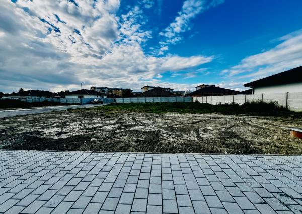 PEKNÝ STAVEBNÝ POZEMOK (605M2)SO SIEŤAMI V NOVOVYBUDOVANEJ LOKALITE RODINNÝCH DOMOV - MOST PRI BRATISLAVE