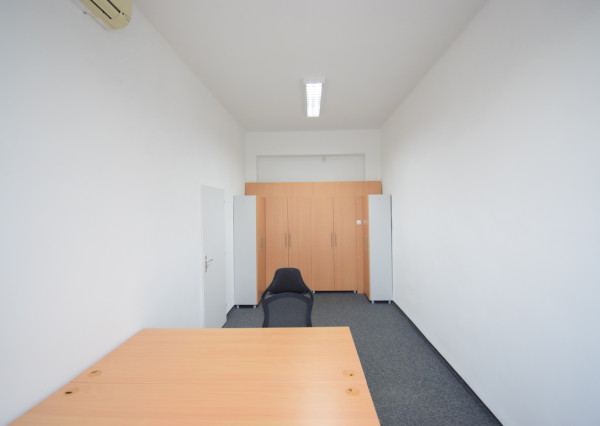 PRENÁJOM POSLEDNÝCH DVOCH ZARIADENÝCH KANCELÁRIÍ S PARKOVACÍMI MIESTAMI - FREKVENTOVANÁ IVANSKÁ CESTA