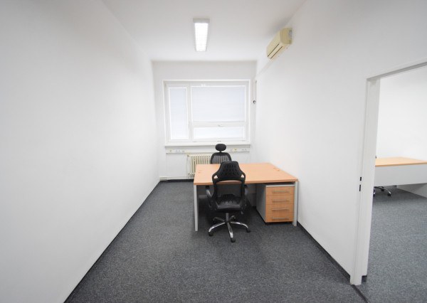 PRENÁJOM POSLEDNÝCH ZARIADENÝCH KANCELÁRIÍ S PARKOVACÍMI MIESTAMI - FREKVENTOVANÁ IVANSKÁ CESTA