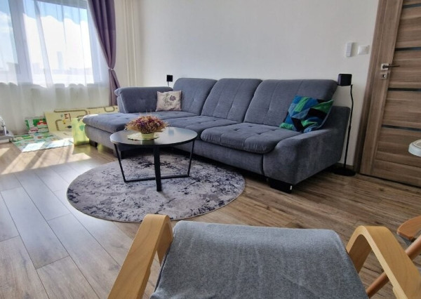 SLNEČNÝ, KVALITNE ZREKONŠTRUOVANÝ  3-IZBOVÝ BYT V CENTRE SENCA - KOLLÁROVA ULICA