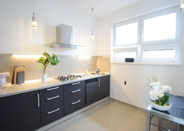 2 IZBOVÝ BYT V UZAVRETOM AREÁLI S KRÁSNOU VEĽKOU TERASOU A PARKOVACÍM MIESTOM (151,38m2)