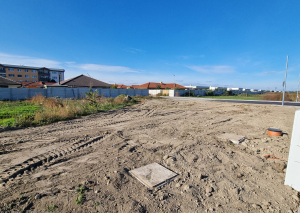 ROŽNÝ VOĽNÝ STAVEBNÝ POZEMOK (612M2),  SKVELÁ POLOHA -  MOST PRI BRATISLAVE