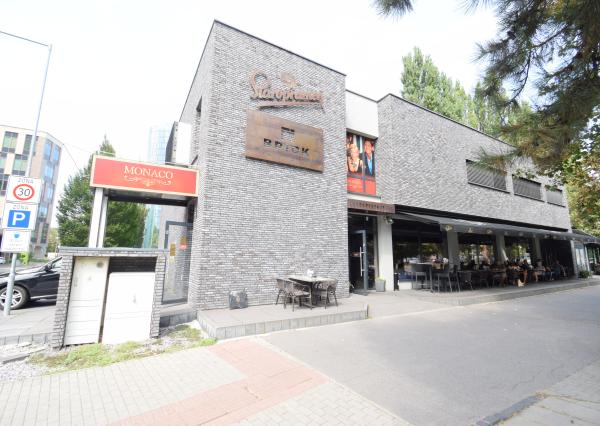 KOMERČNÉ  PRIESTORY S PARKOVANÍM NA   TRNAVSKEJ CESTE - PRI ZIMNOM ŠTADIÓNE