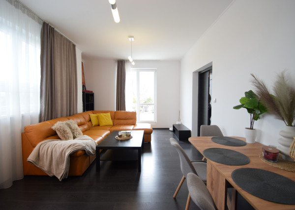 2 IZBOVÝ BYT V UZAVRETOM AREÁLI S KRÁSNOU VEĽKOU TERASOU A PARKOVACÍM MIESTOM (151,38m2)