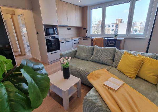 PRENÁJOM PEKNÉHO, NOVÉHO,KOMPLETNE ZREKONŠTRUOVANÉHO 2 IZBOVÉHO BYTU NA STREČIANSKEJ ULICI S PIVNIČNOU KOBKOU