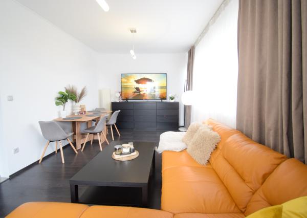 BYT V UZAVRETOM AREÁLI S KRÁSNOU VEĽKOU TERASOU A PARKOVACÍM MIESTOM (151,38m2)