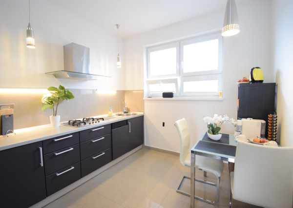 NADŠTANDARDNÝ BYT V REZIDENČNEJ ZÓNE S NÁDHERNOU TERASOU (80M2)   A PARKOVACÍM MIESTOM (151,38m2)