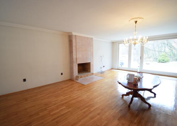 DVOJPODLAŽNÁ VILA (279M2) S PEKNÝM ROVINATÝM POZEMKOM(592M2) A NÁDHERNÝM VÝHĽADOM  - 6 PARKOVACÍCH MIEST