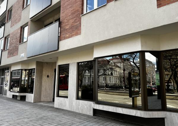 PRÉMIOVÉ OBCHODNÉ PRIESTORY(166M2) S VÝKLADMI NA FREKVENTOVANEJ ULICI V CENTRE - KRÍŽNA UL.
