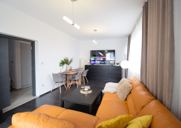 NADŠTANDARDNÝ BYT V REZIDENČNEJ ZÓNE S NÁDHERNOU TERASOU (80M2)   A PARKOVACÍM MIESTOM (151,38m2)