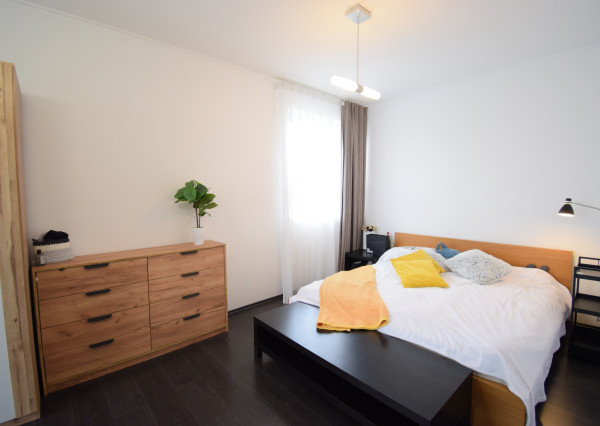 NADŠTANDARDNÝ BYT V REZIDENČNEJ ZÓNE S NÁDHERNOU TERASOU (80M2)   A PARKOVACÍM MIESTOM (151,38m2)