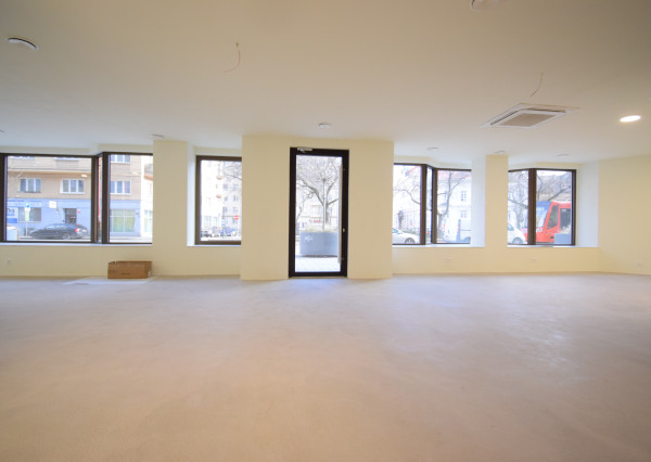 PRÉMIOVÉ OBCHODNÉ PRIESTORY(166M2) S VÝKLADMI NA FREKVENTOVANEJ ULICI V CENTRE - KRÍŽNA UL.