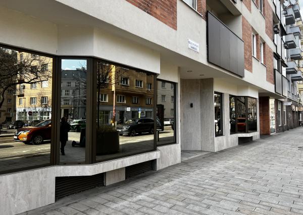 PRÉMIOVÉ OBCHODNÉ PRIESTORY(166M2) S VÝKLADMI NA FREKVENTOVANEJ ULICI V CENTRE - KRÍŽNA UL.