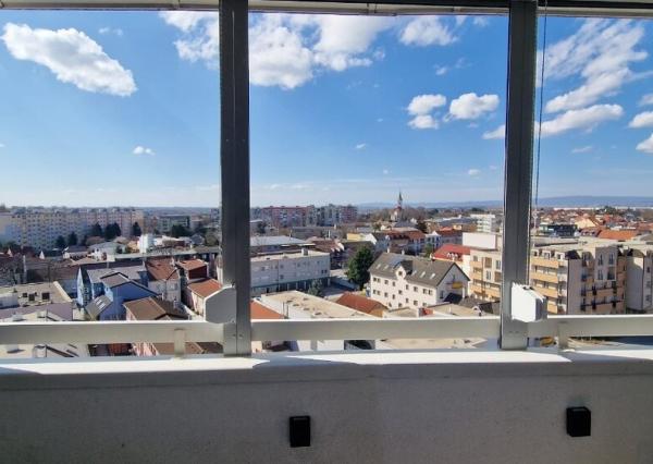 KOMFORTNÝ, KVALITNE ZREKONŠTRUOVANÝ 3-IZBOVÝ BYT S BALKÓNOM (76M2) V CENTRE SENCA