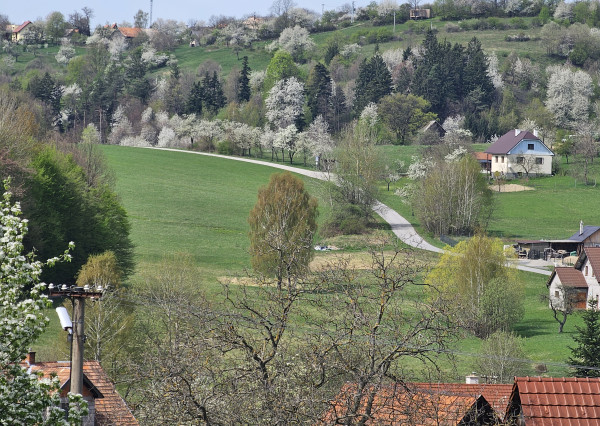 KOSTIVRCH - NÁDHERNÉ STAVEBNÉ POZEMKY NA DOMY A CHATY(2 x 758m2) V MALEBNOM PROSTREDÍ
