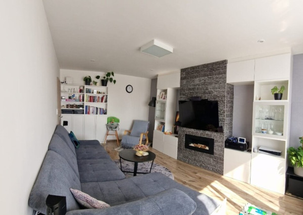 KOMFORTNÝ, KVALITNE ZREKONŠTRUOVANÝ 3-IZBOVÝ BYT S BALKÓNOM (76M2) V CENTRE SENCA