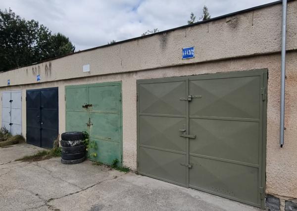 PREDAJ KOMPLETNE ZREKONŠTRUOVANEJ  GARÁŽE NA HANÁCKEJ ULICI V RUŽINOVE