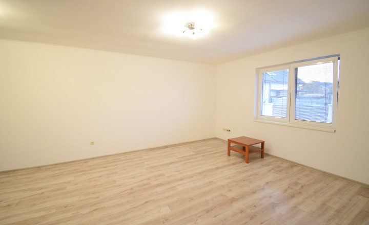 PRENÁJOM - PRIESTRANNÝ 4-IZBOVÝ BUNGALOV (188M2) S GARÁŽOU A S PEKNÝM POZEMKOM (550M2) LEN 4KM OD SENCA - HRUBÝ ŚÚR - fotografia 15