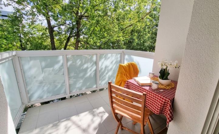 ACCENT REAL / PRENÁJOM ÚTULNÉHO 1 IZBOVÉHO BYTU S BALKÓNOM V RAČI - fotografia 14
